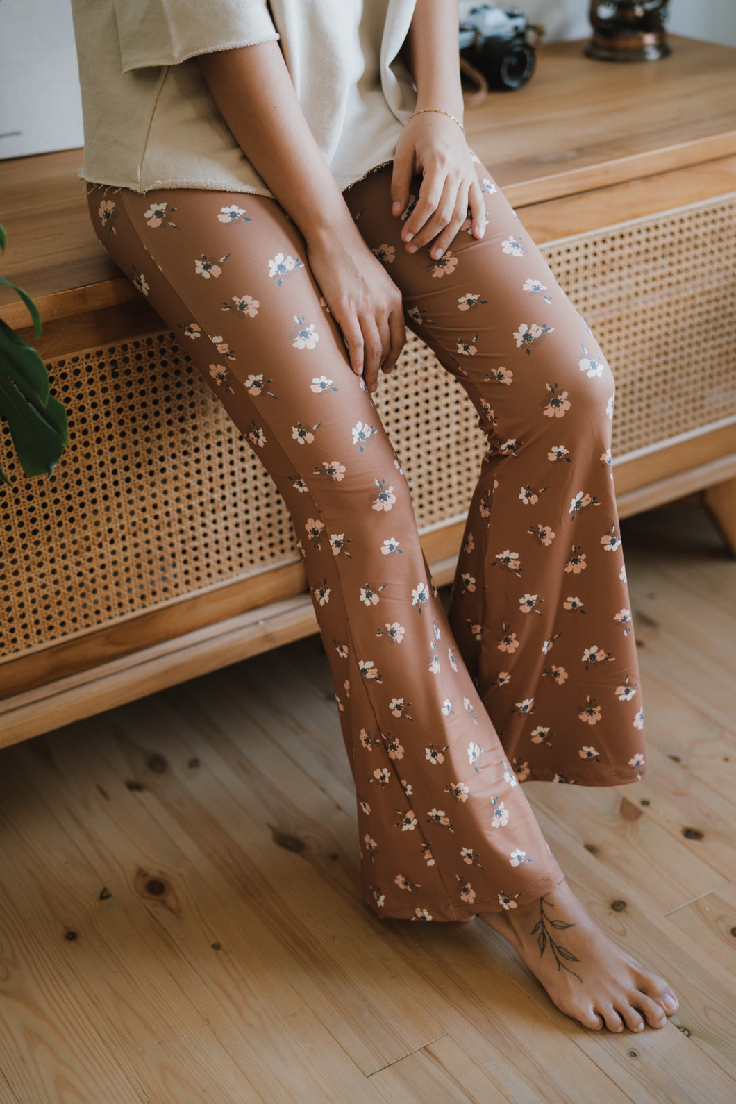 Flare Bottom Leggings / Little Flower